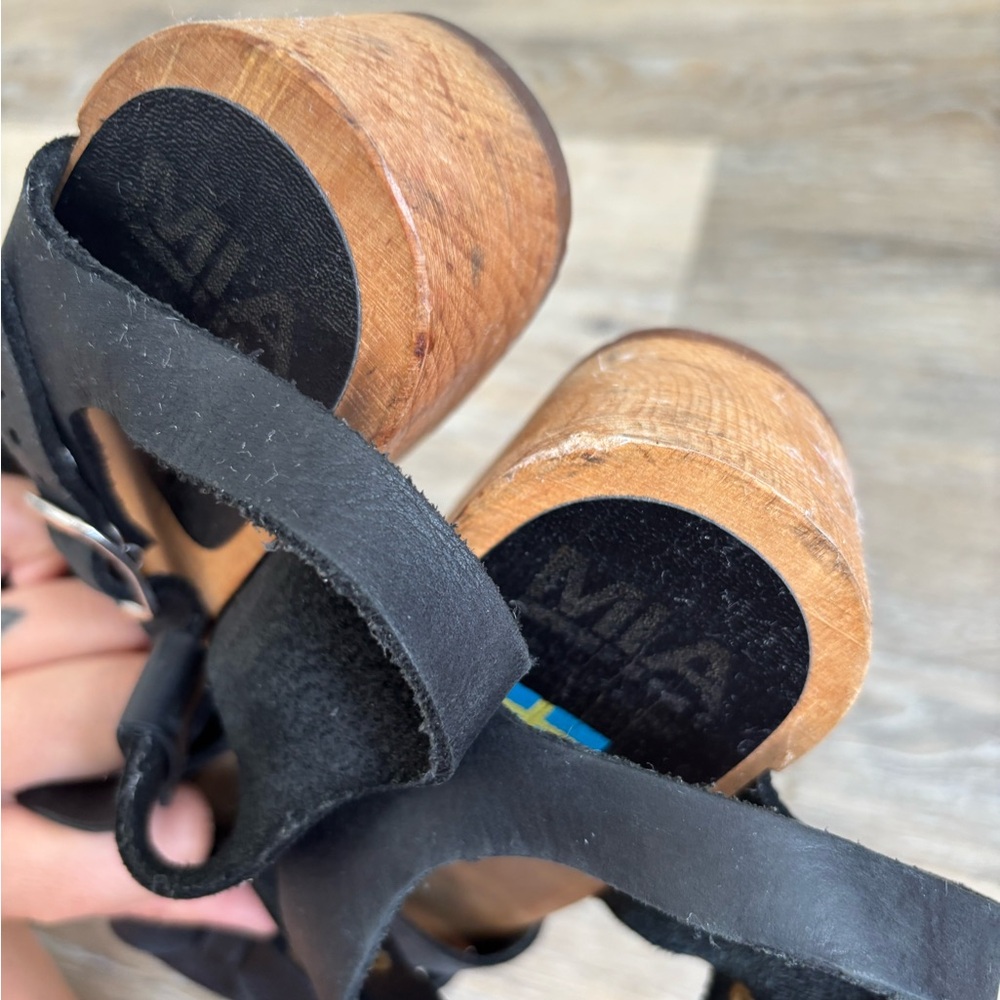 Swedish Hasbeens Black Leather Woven Clogs - Picture 4 of 4